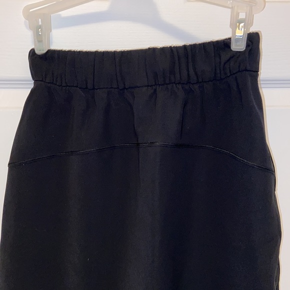 Lululemon on the fly woven skirt - Picture 8 of 8